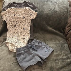 Adorable Baby Outfit Set with Animal Print  size 6 months